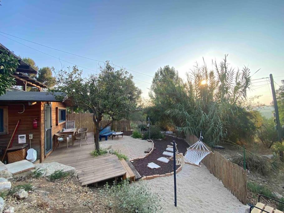 Bit Cabin Near The Airport Kfar Daniel Exterior foto