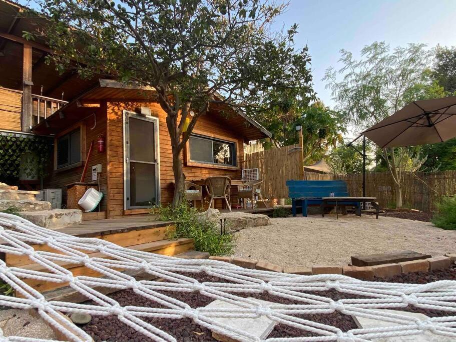Bit Cabin Near The Airport Kfar Daniel Exterior foto